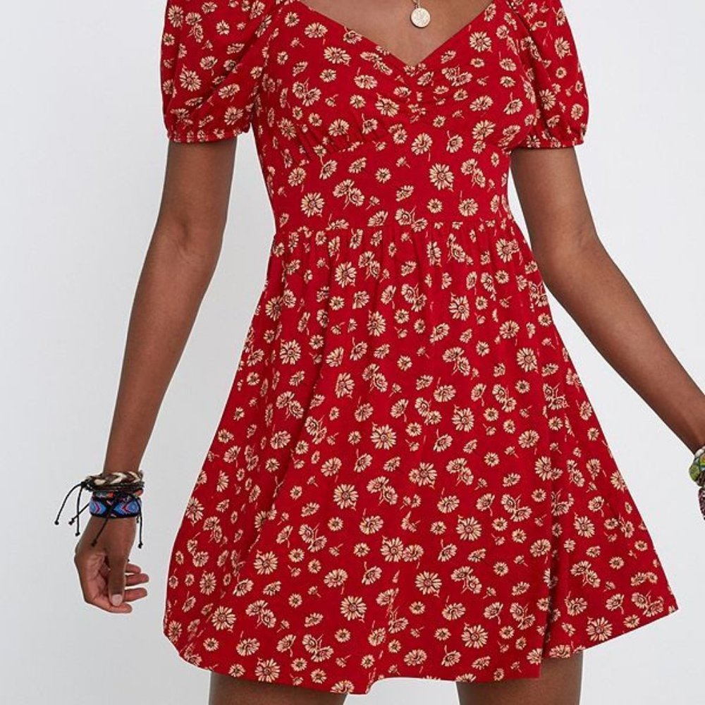 MINI RED DRESS WITH A SWEETHEART NECKLINE